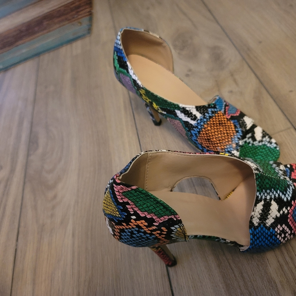 Shoes - Picture 5 of 6